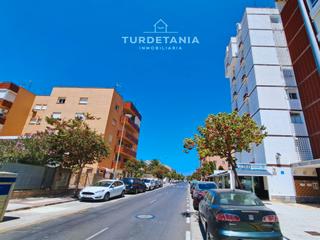 Etagenwohnung in Centro-Calzada-Cabo Noval. Piso de 3 dormitorios con garaje, a un paso de la playa y del ce