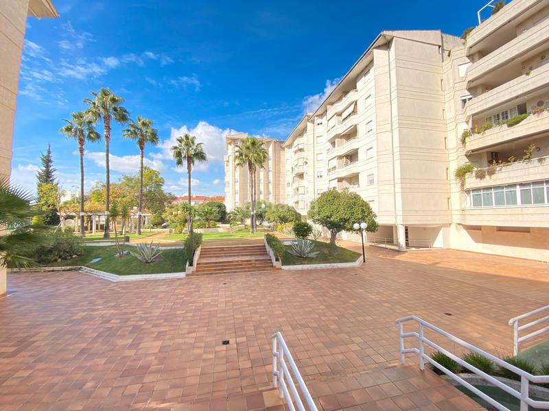 Foto 07257db1-ddef-4376-8655-9e4faf191bc5. Pis amb xemeneia piscina a El Altillo Jerez de la Frontera