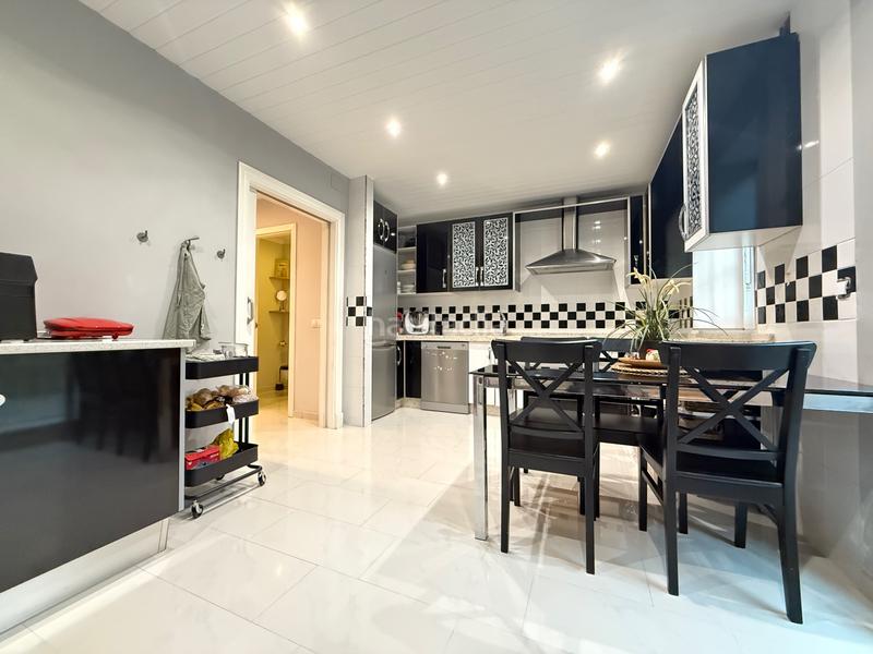 Foto 3bd53d07-77af-458f-9488-9227c1244334. Casa adossada amb xemeneia a Caballero Bonald-S. José Obrero-Guadalcacín Jerez de la Frontera