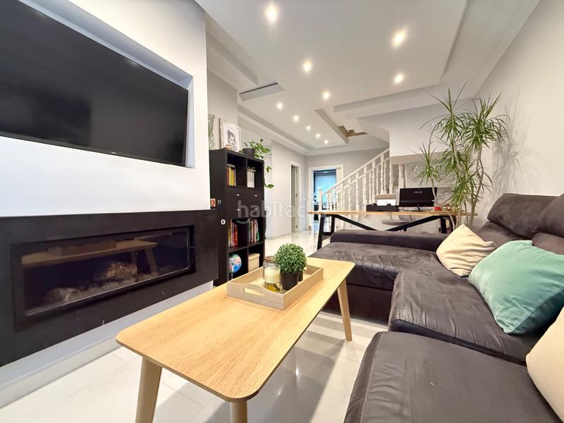 Foto 3ce930a7-254a-4f8d-a5ef-e3dc96f29d38. Casa adossada amb xemeneia a Caballero Bonald-S. José Obrero-Guadalcacín Jerez de la Frontera