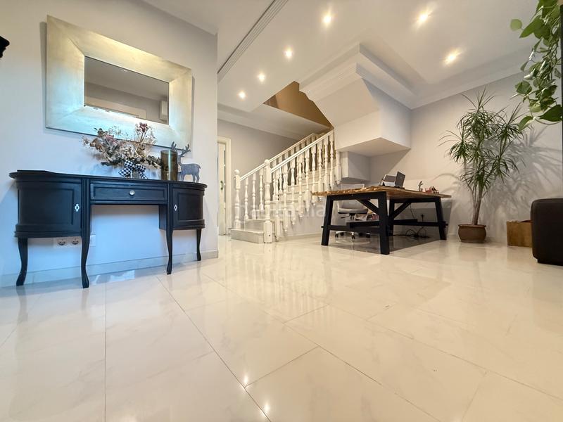 Foto b0b6c233-3887-45ee-9cc8-0b374ccf4e7d. Casa adossada amb xemeneia a Caballero Bonald-S. José Obrero-Guadalcacín Jerez de la Frontera