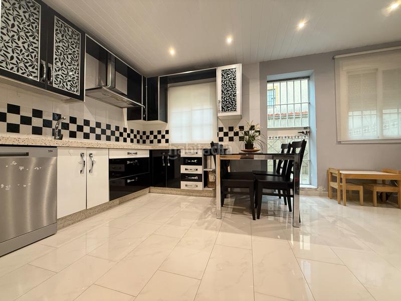 Foto cc05c664-10b2-4751-9d82-88357fefe304. Casa adossada amb xemeneia a Caballero Bonald-S. José Obrero-Guadalcacín Jerez de la Frontera