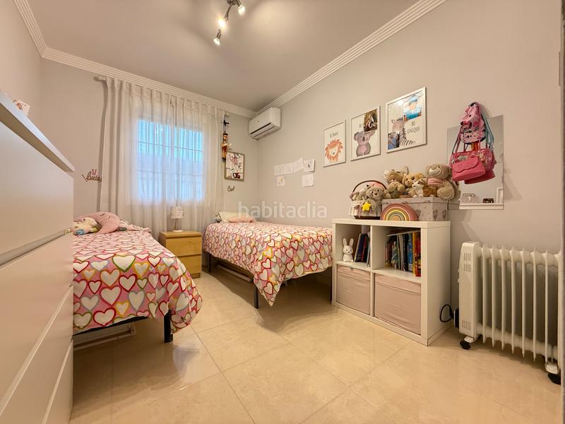 Foto f9cf59a7-a5c2-4985-9dca-59bf8b118624. Casa adossada amb xemeneia a Caballero Bonald-S. José Obrero-Guadalcacín Jerez de la Frontera