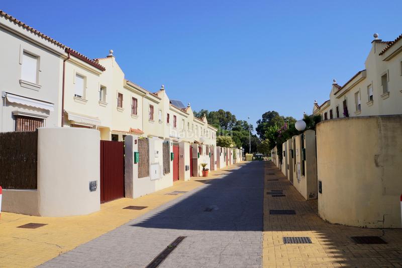 Foto 6bb70f3c-82bc-4541-87e9-663455df5756. Casa adossada a Pozoalbero Jerez de la Frontera