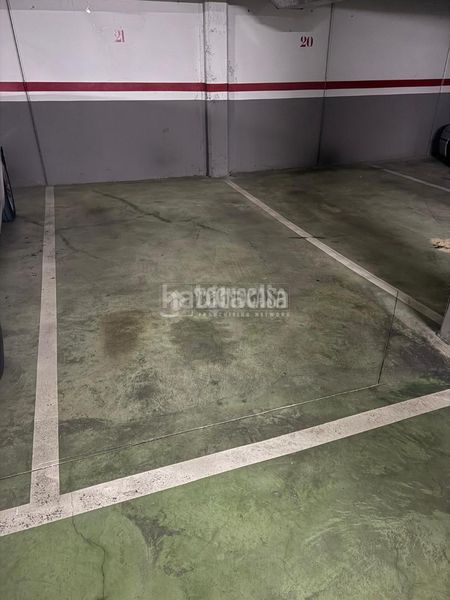 Foto a87d37d9-1f4e-4e9e-b755-6af2c429654a. Parking coche boxplaza de garaje en venta en san juan de aznalfarache en Mairena del Aljarafe