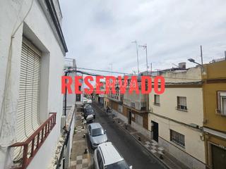 Maison jumelée à Barrio Alto. Casa en venta en san juan de aznalfarache