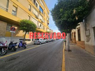 Casa aparellada a Barrio Alto. Casa en venta en san juan de aznalfarache