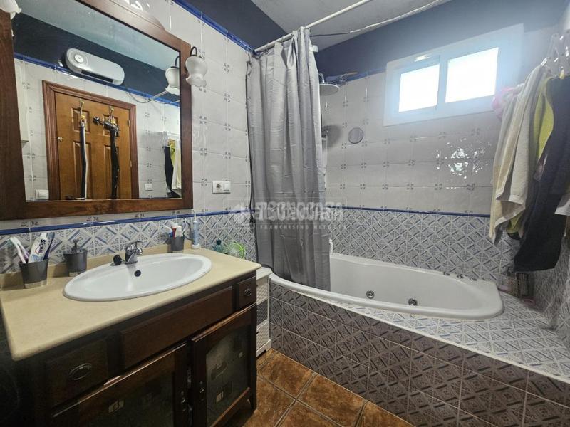 Foto 89b1097d-4905-42d8-a6da-618b69c7c6cd. Maison jumelée dans Santa Eufemia Tomares