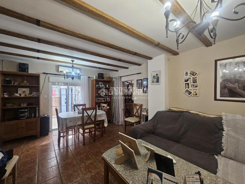 Foto a76da27c-6ee6-4190-802c-f34644de5cd7. Maison jumelée dans Santa Eufemia Tomares