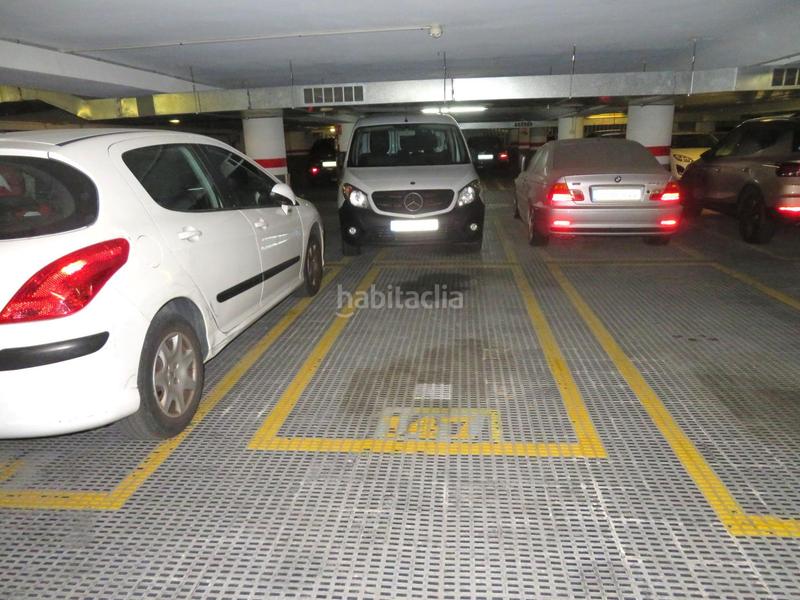 Foto d7939e35-b46d-4e0b-b555-5ad6cbe52150. Parking voiture dans Sant Antoni Barcelona
