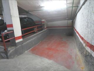 Miete Autoparkplatz in El Poble Sec - Parc de Montjuïc. Plaza de parking en alquiler para coche mediano