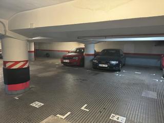 Aparcament cotxe  Carrer carrer de seplveda. Plaza de aparcamiento para coche grande en el barrio de sant ant