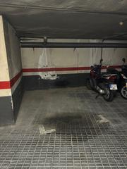 Aparcament cotxe  Carrer viladomat. Plaza de parking para moto en la calle viladomat con tamarit con