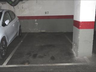 Aparcament cotxe a El Poble Sec - Parc de Montjuïc. Plaza de parking en venta en la avenida paralelo tocando plaza e