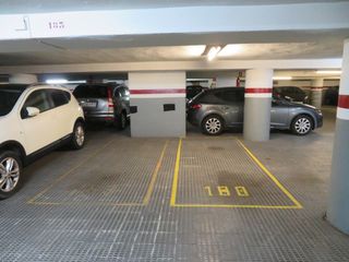 Lloguer Aparcament cotxe a Sant Antoni. Plaza de parking en la calle rocafort tocando floridablanca