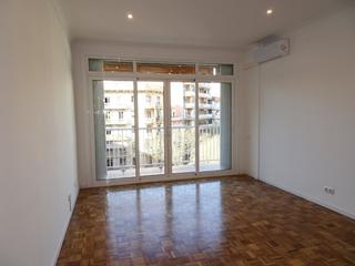 Lloguer Pis  Calle de floridablanca. Piso de 62 m2 de 3 habitaciones con balcon a la calle
