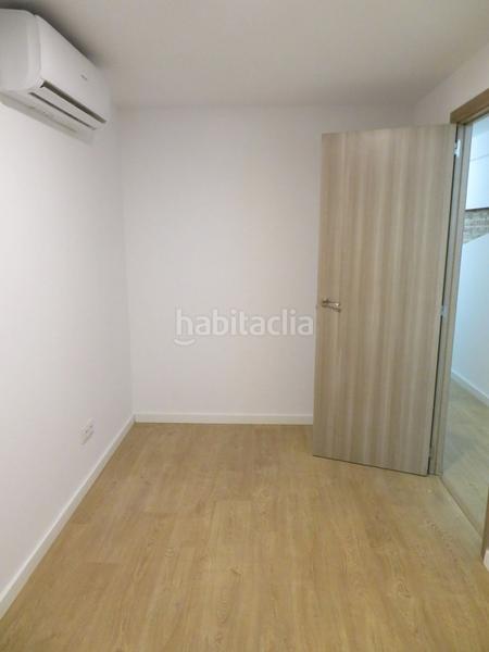 Foto 1631a053-f480-4a20-a069-4dd47e7304b6. Alquiler planta baja  en correcto estado, al lado de la sagrada familia en Barcelona