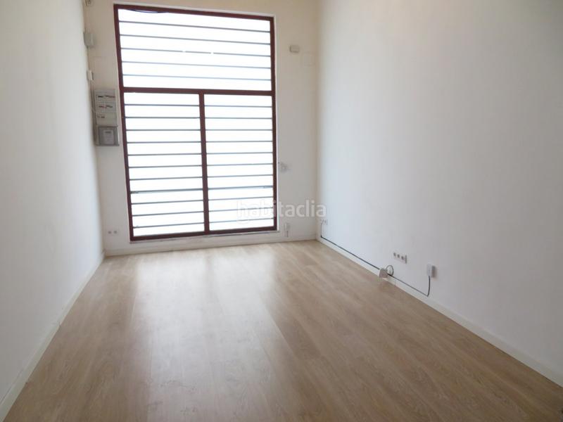 Foto 44f9fecb-b5cb-40f6-b68a-5c58bb56fe31. Lloguer planta baixa a El Camp de l´Arpa del Clot Barcelona