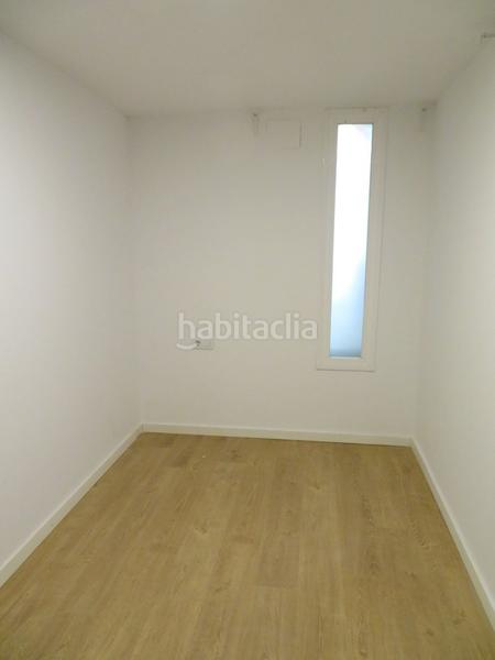 Foto f459964c-cc14-4f48-b299-5e481360977f. Miete erdgeschoss in El Camp de l´Arpa del Clot Barcelona