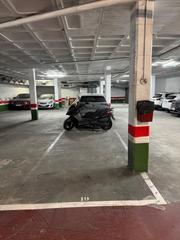 Car parking in Calle de Santa Madrona 15