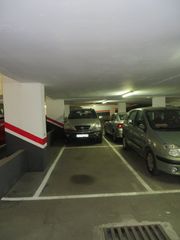 Parking coche en El Poble Sec - Parc de Montjuïc. Plaza de parking en la calle olivera para coche mediano