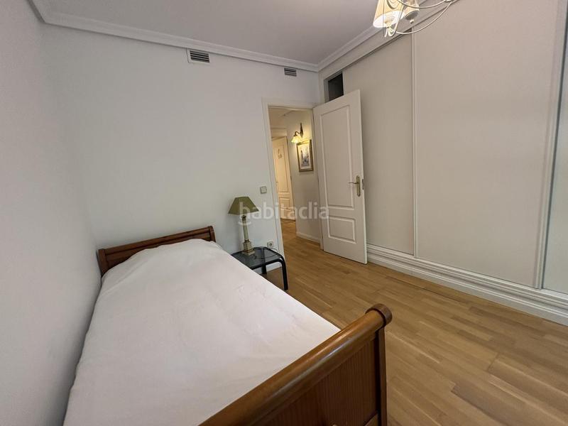 Foto 279f12a9-9d86-4f81-b4ab-0e742f766175. Rent ground floor with heating parking pool in Valdemarín Madrid