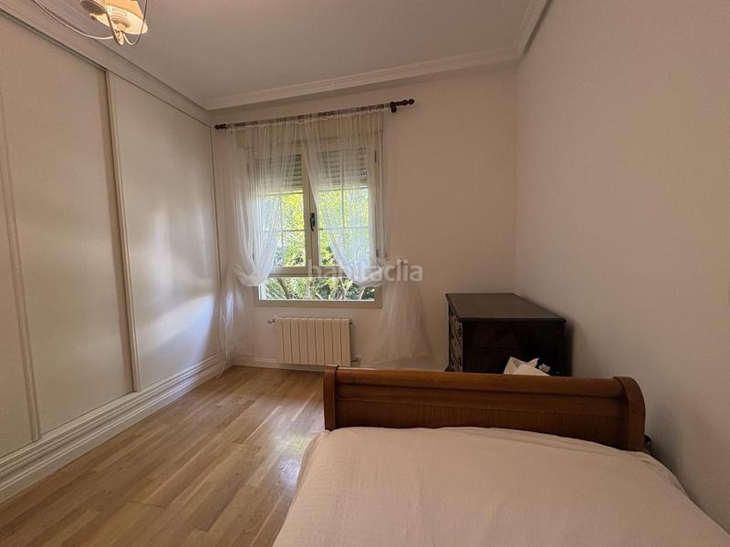 Foto 8e0b3e61-6f1f-4a77-b107-d6584e096236. Rent ground floor with heating parking pool in Valdemarín Madrid