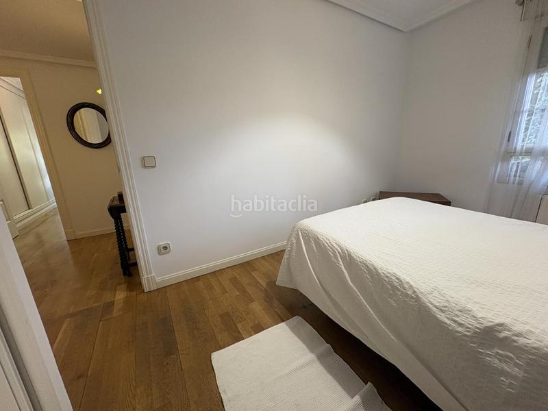 Foto b4ec651b-04b7-4c28-93a5-611552dbf767. Rent ground floor with heating parking pool in Valdemarín Madrid