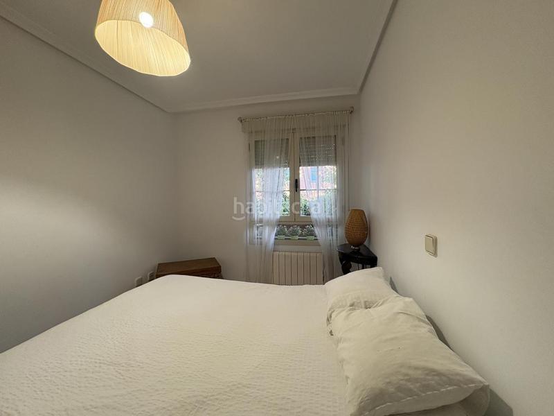 Foto b6890fd0-bd08-4858-8cbd-933d8212a66a. Rent ground floor with heating parking pool in Valdemarín Madrid