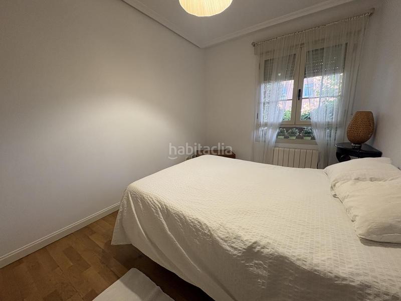 Foto bd72d923-f052-4669-9784-a8470e36960c. Rent ground floor with heating parking pool in Valdemarín Madrid