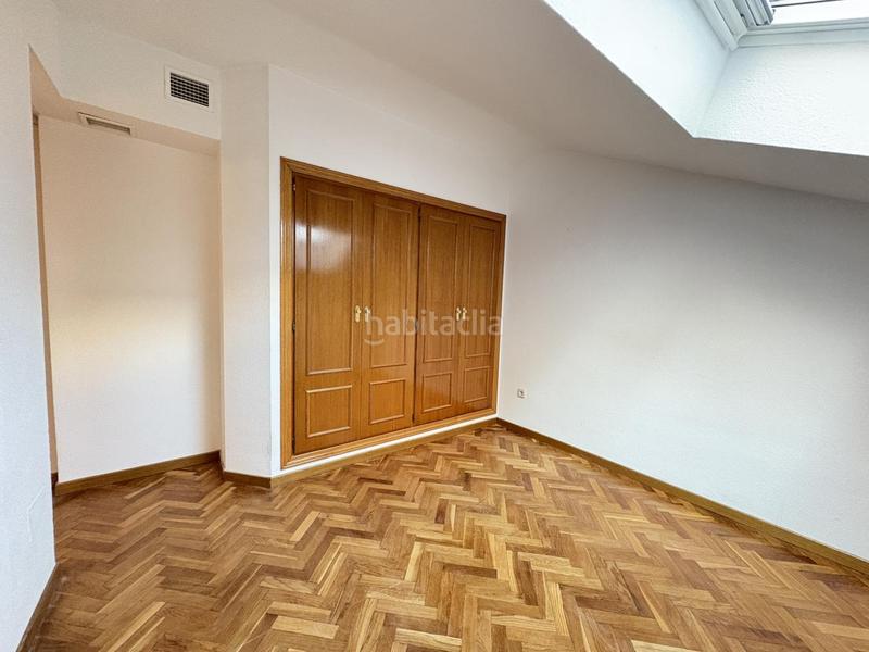Foto bcba6500-f5bb-46c5-af01-61e27b2a895a. Affitto attico con parcheggio in Guindalera Madrid