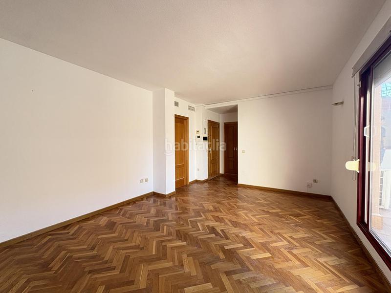 Foto 3623fe9a-80fc-4b26-8627-b19b622200d5. Location attique avec parking dans Guindalera Madrid