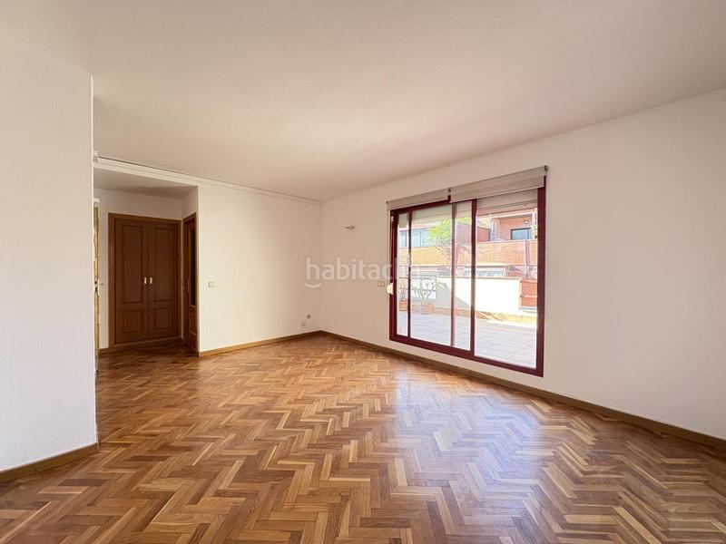 Foto 4e4f95f7-7c8e-4efc-931b-f1265999f388. Location attique avec parking dans Guindalera Madrid