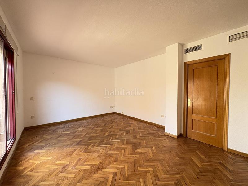 Foto fc7ec2fa-7abc-45e2-b491-af18404e7a8b. Location attique avec parking dans Guindalera Madrid