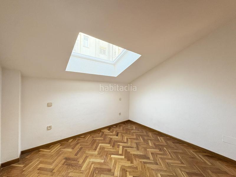 Foto 73c6ec57-45cc-413f-a433-6c04ad105e10. Rent penthouse with parking in Guindalera Madrid