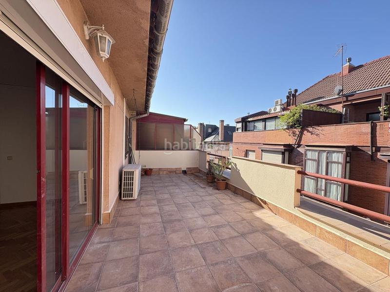 Foto b8f6630f-a38e-4c55-83e8-d8ef898a53e0. Rent penthouse with parking in Guindalera Madrid