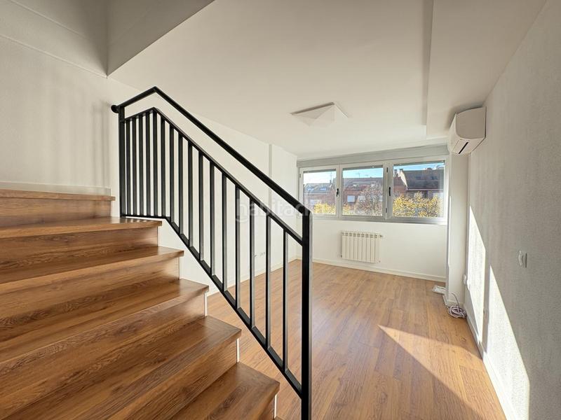 Foto 3a1727d4-8b43-46ee-968d-ca44db32b0a4. Affitto duplex con riscaldamento parcheggio in Somosaguas Pozuelo de Alarcón