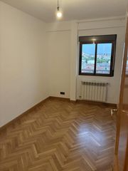 Miete Etagenwohnung  Centeno
