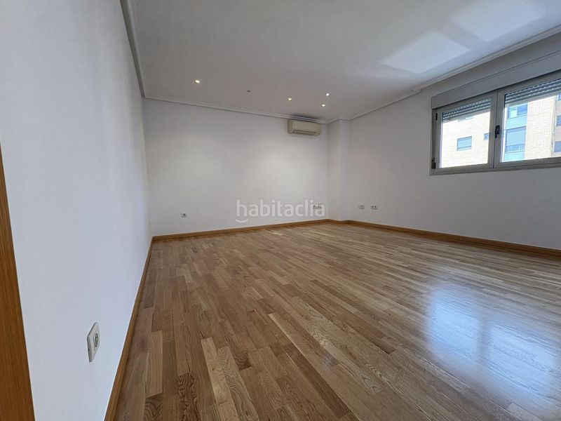 Foto 479c349f-a34a-499e-a887-e2335a5b0ad0. Pis amb calefacció aparcament piscina a Rejas Madrid
