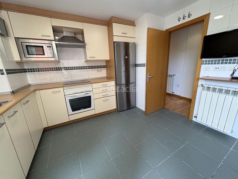 Foto f5cf76ff-f245-4c7e-b9d4-7ed662b91d4a. Pis amb calefacció aparcament piscina a Rejas Madrid