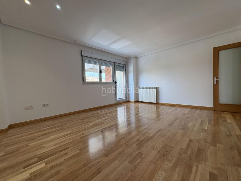 Foto f8ee3311-b9f2-4a6a-a2dd-4f21bd9238b5. Pis amb calefacció aparcament piscina a Rejas Madrid