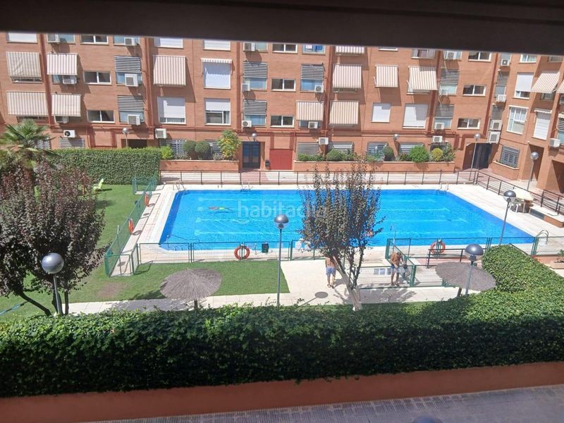Foto 1c4f1274-bf4e-45e5-bc65-9a5b3dbb9e46. Pis amb calefacció aparcament piscina a Adelfas Madrid