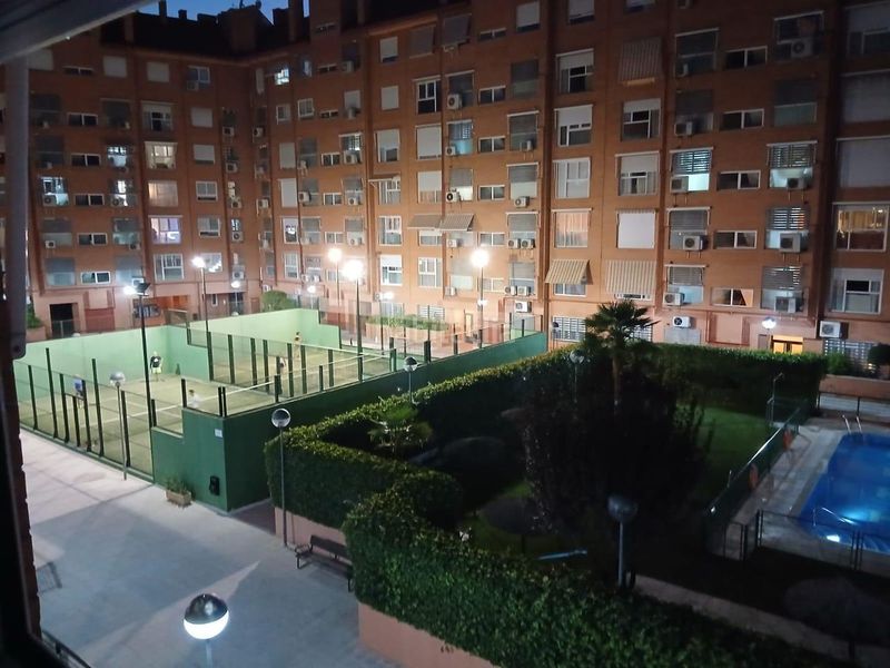 Foto 7f7ec3f6-4992-4e85-a25b-39e2fa329d29. Pis amb calefacció aparcament piscina a Adelfas Madrid