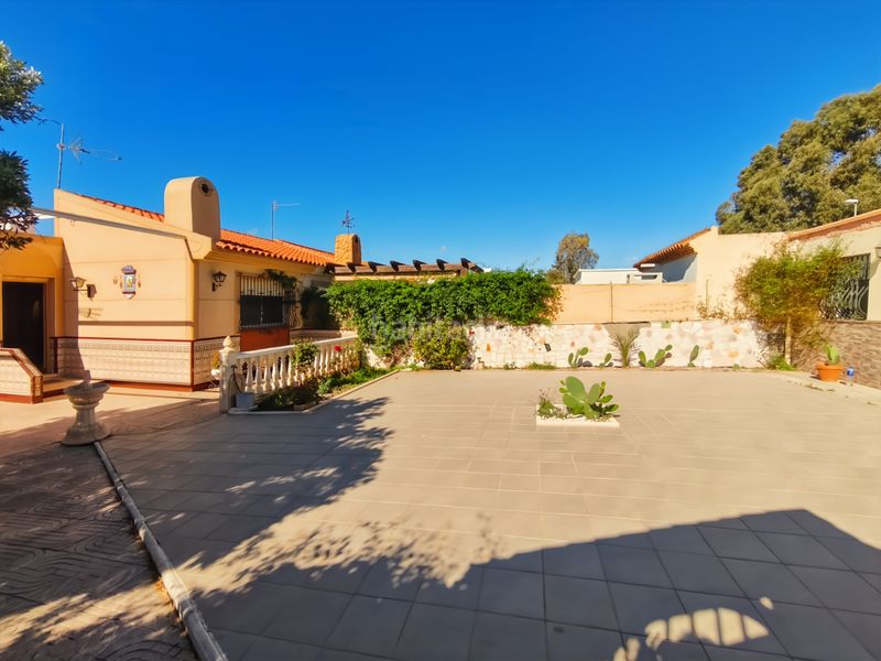 Foto 6b5e5ecb-4e9d-4fff-bc4c-29fd53ec82e4. Xalet amb aparcament piscina a Retamar Almería