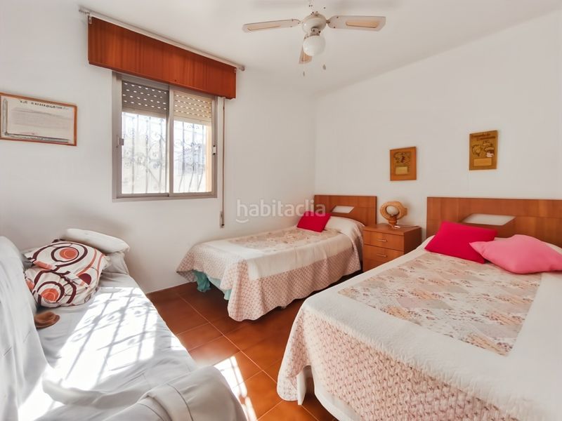 Foto 7d64f698-3de2-48e2-8b1e-ece15c1e79fd. Xalet amb aparcament piscina a Retamar Almería