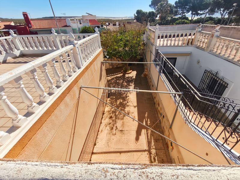 Foto cbfaffb9-4077-4f7f-b771-d0680580c8ff. Xalet amb aparcament piscina a Retamar Almería