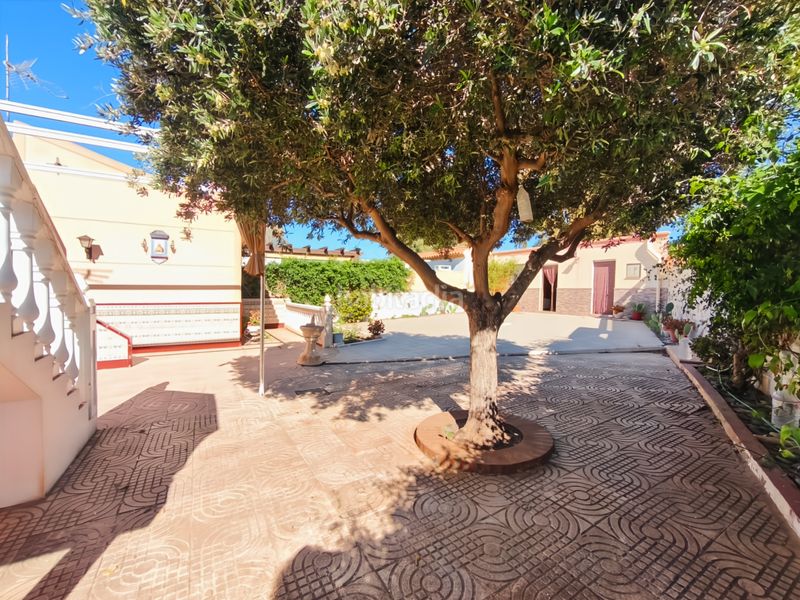 Foto f0102162-64e0-47f5-84b5-72a8c84e7054. Xalet amb aparcament piscina a Retamar Almería