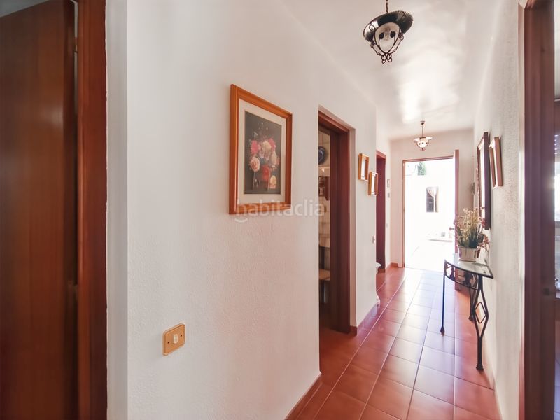 Foto f4987440-842b-4d92-ba92-3f5c3d5618ed. Xalet amb aparcament piscina a Retamar Almería