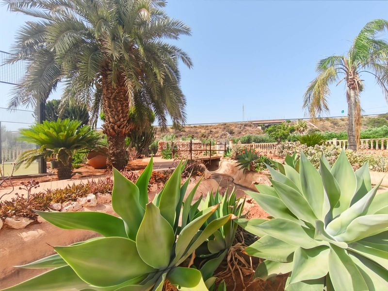 Foto a98378e6-32e9-491a-873e-e0b9f399ac36. Xalet amb xemeneia aparcament piscina a Piedras Redondas - Torrecárdenas Almería