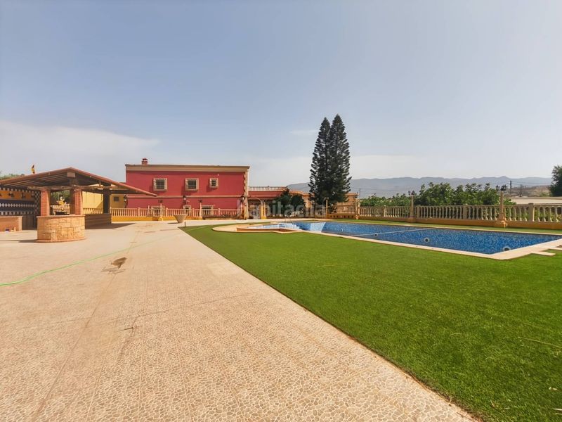 Foto c478c7f9-a6f3-47ef-a9e0-f480ca22cef0. Xalet amb xemeneia aparcament piscina a Piedras Redondas - Torrecárdenas Almería